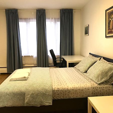 Big Private Room Midmontreal Next To Station Metro - Parking Free Luaran gambar