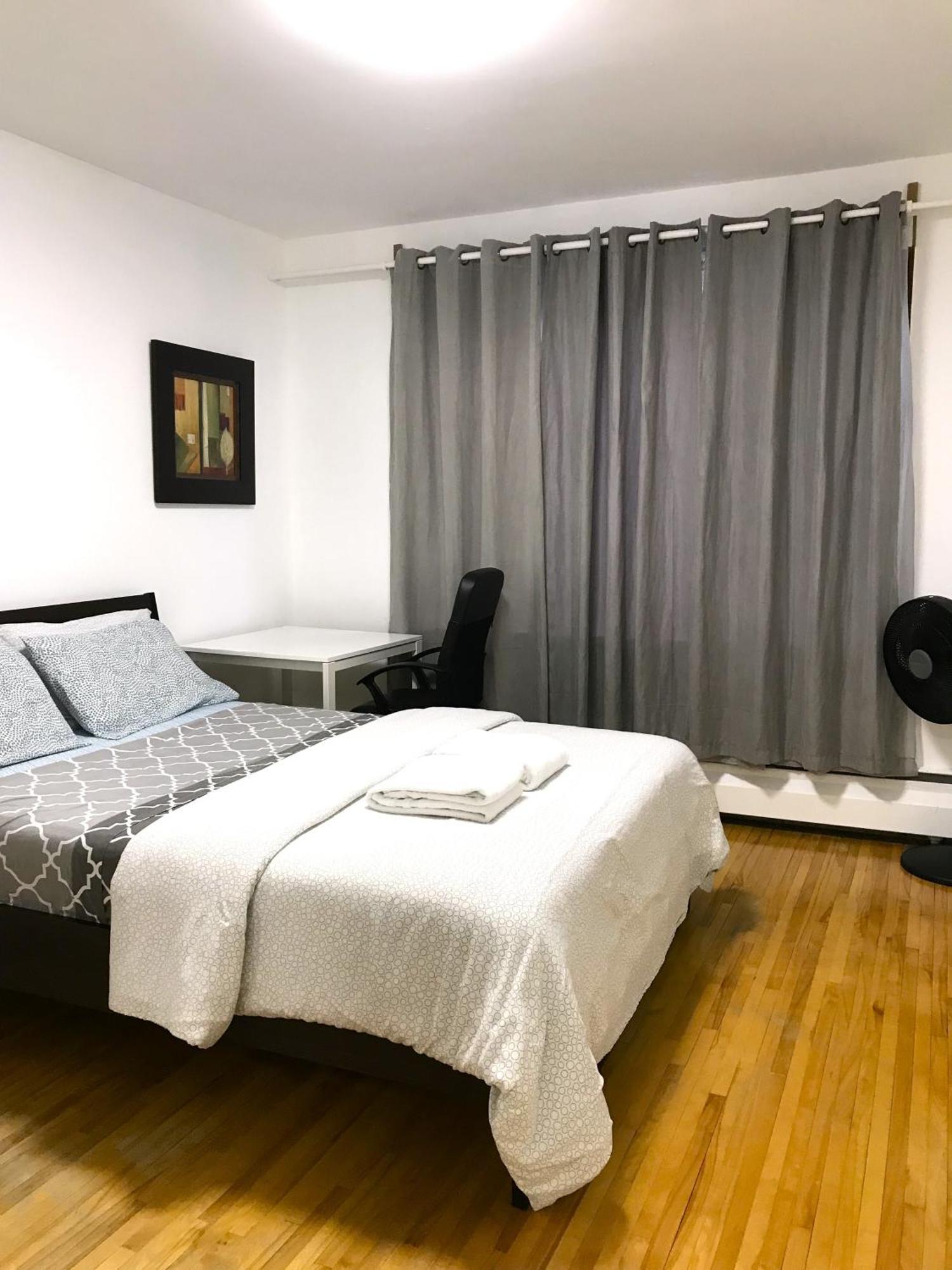 Big Private Room Midmontreal Next To Station Metro - Parking Free Luaran gambar