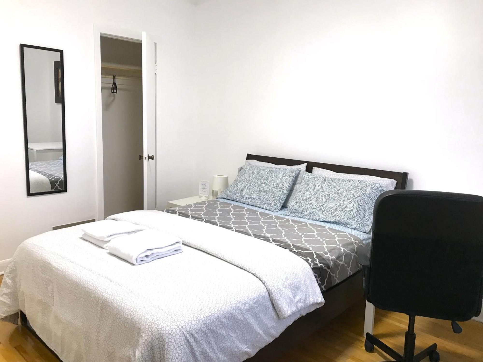 Big Private Room Midmontreal Next To Station Metro - Parking Free Luaran gambar