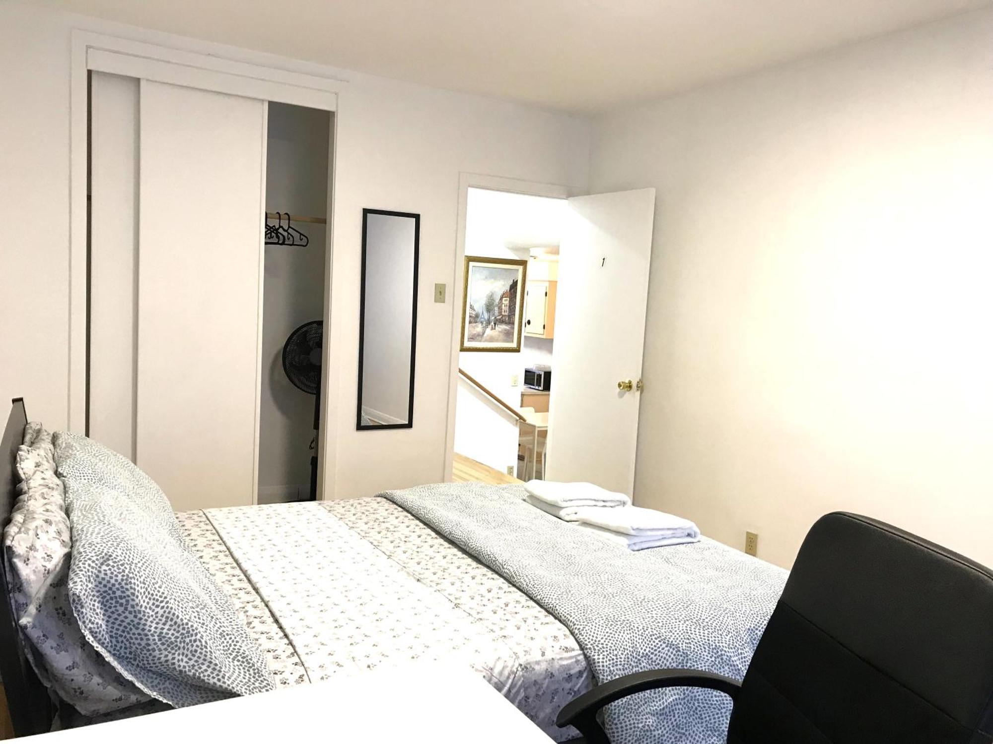 Big Private Room Midmontreal Next To Station Metro - Parking Free Luaran gambar