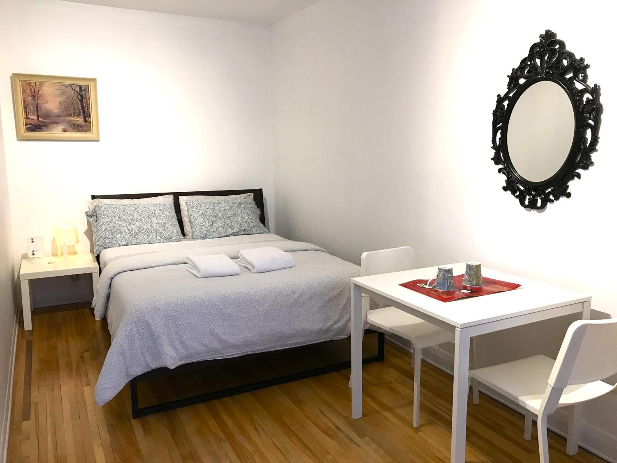 Big Private Room Midmontreal Next To Station Metro - Parking Free Luaran gambar