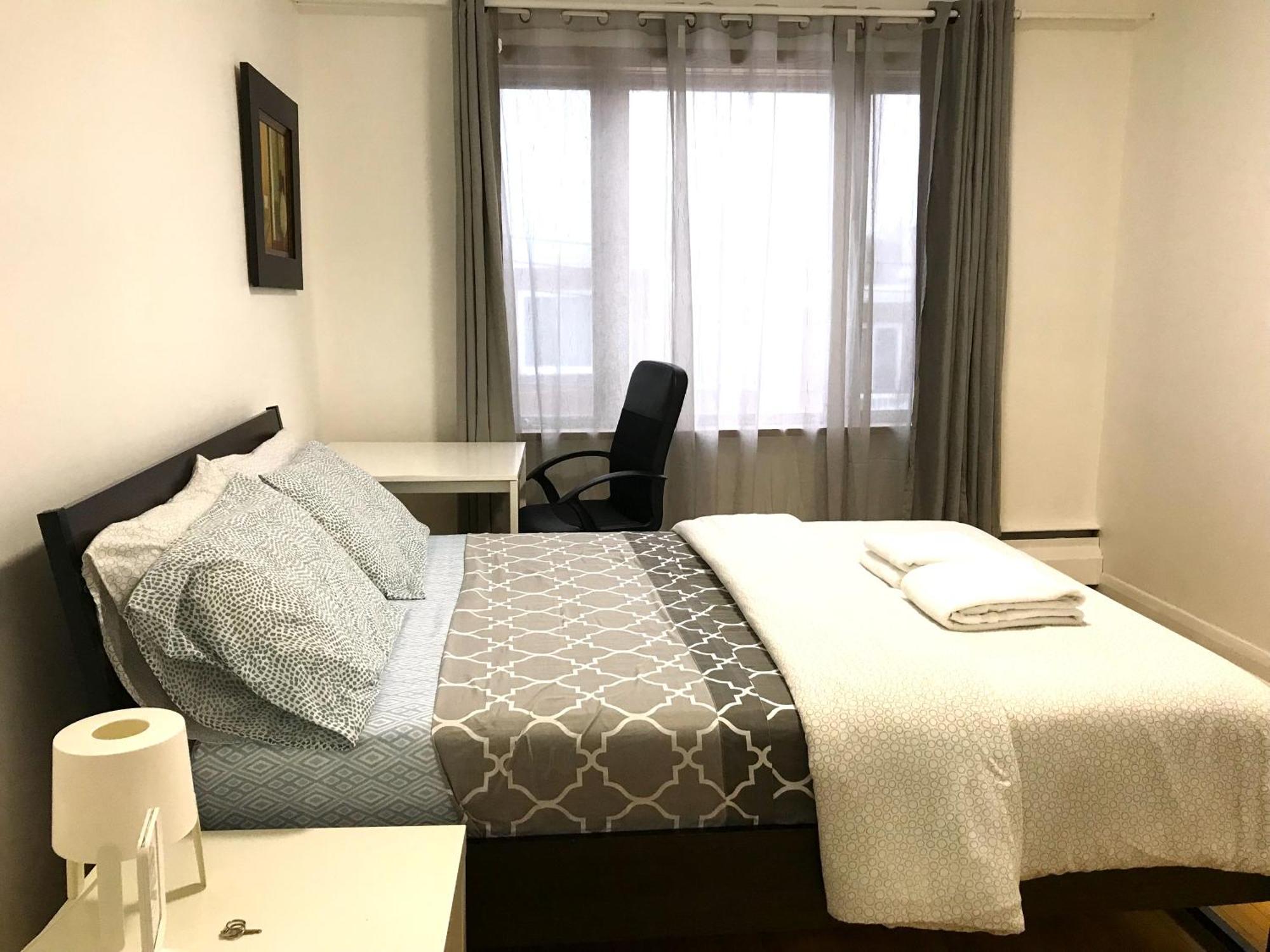 Big Private Room Midmontreal Next To Station Metro - Parking Free Luaran gambar