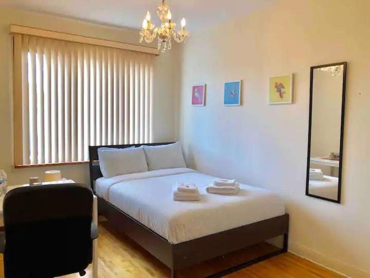 Big Private Room Midmontreal Next To Station Metro - Parking Free Luaran gambar