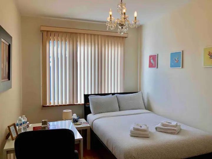 Big Private Room Midmontreal Next To Station Metro - Parking Free Luaran gambar